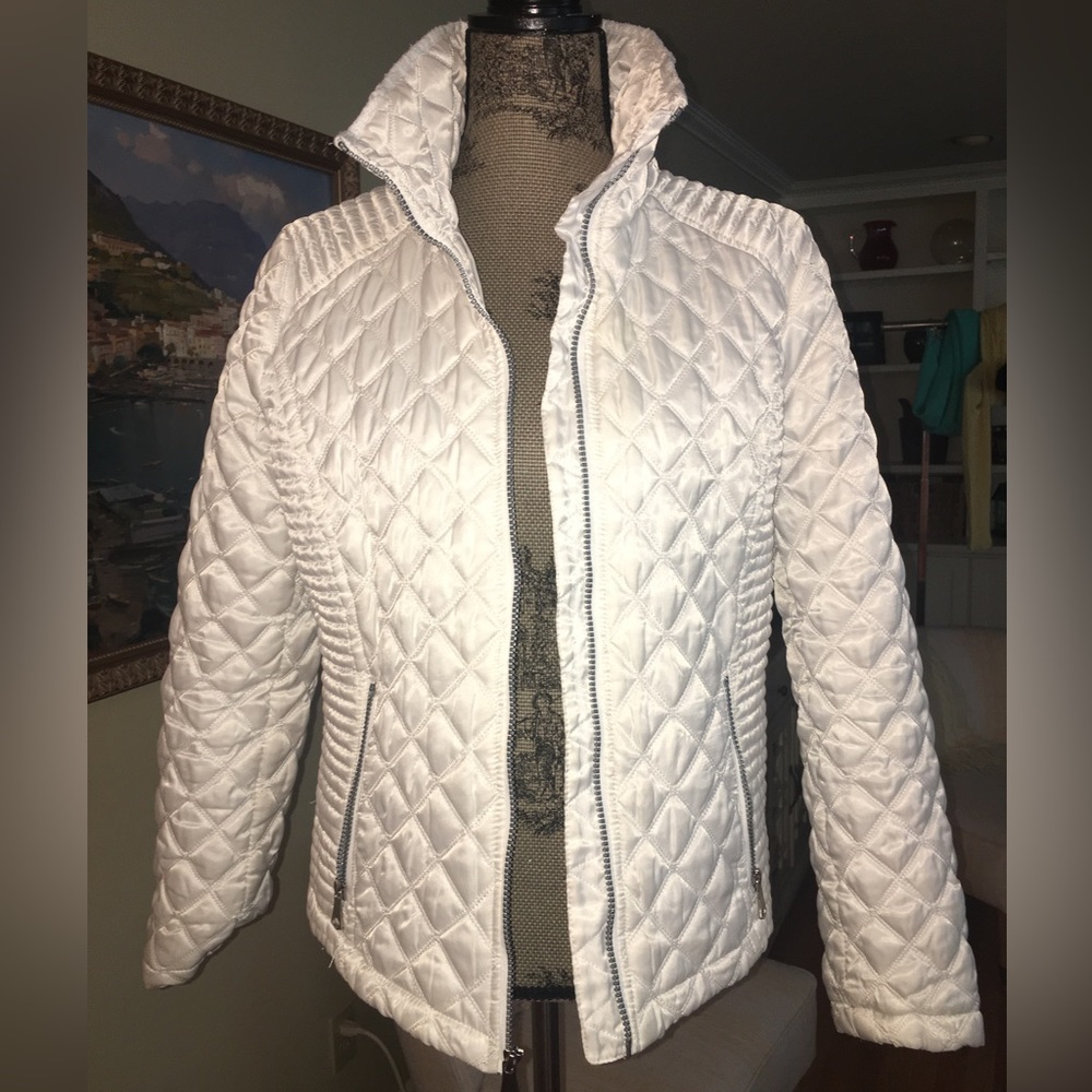 Marc New York Andrew Marc White Quilted Puffer Jacket in Size Medium. - Picture 4 of 15